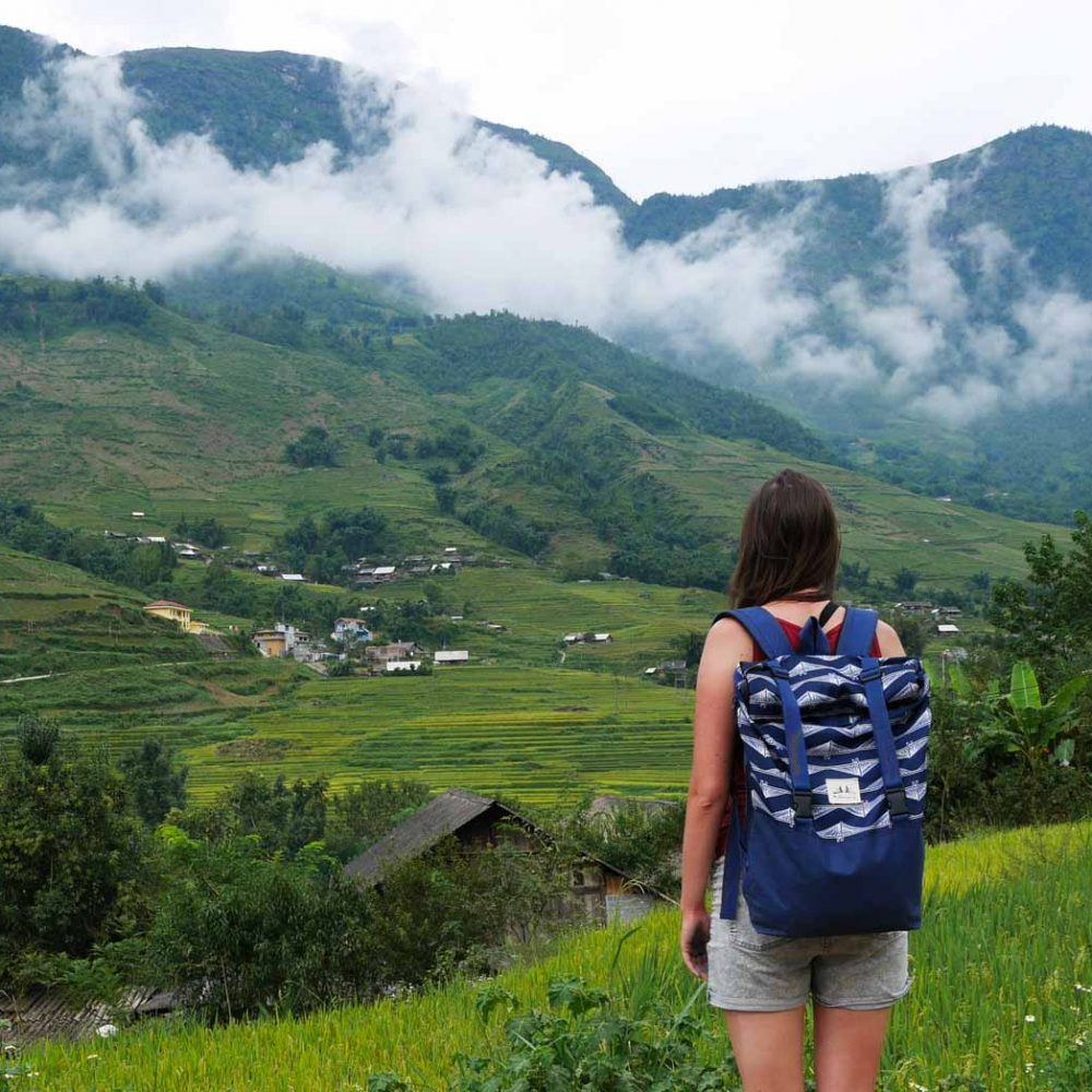 plecak milenijny w gorach laos